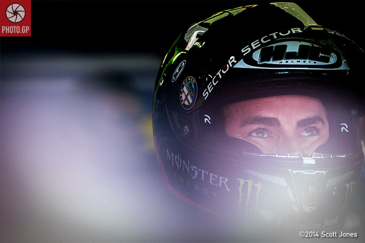 Jorge-Lorenzo-Le-Mans-pit-lane-final-file-S