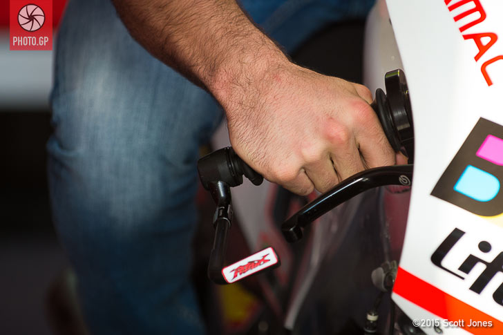 Danilo Petrucci right hand position