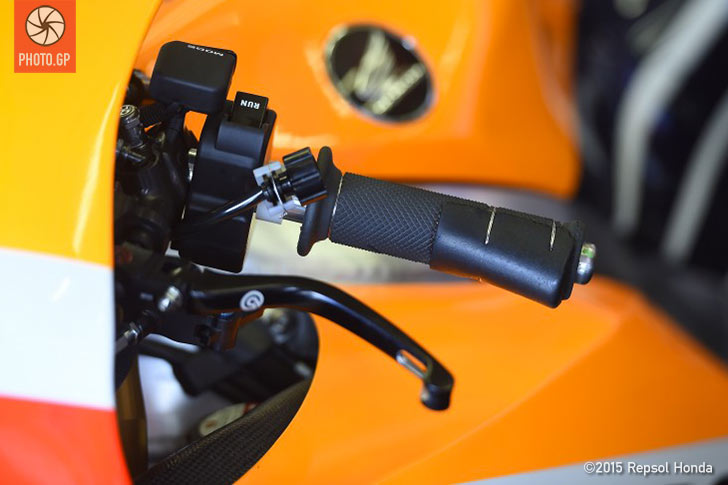 Marc Marquez left hand grip Jerez 2015