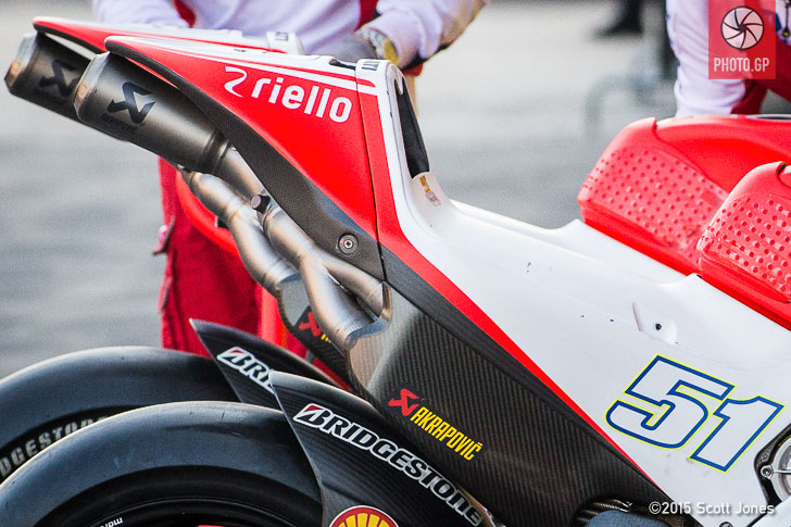 Ducati-GP15-exhaust-unwrapped