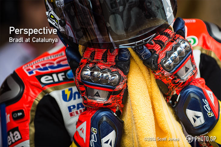 Stefan Bradl with towel at Catalunya 2014