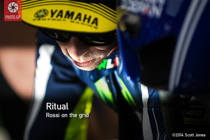 Valentino Rossi grid ritual Valencia 2014 Yamaha