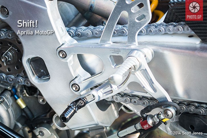 Aprilia MotoGP shift linkage Valencia test 2014