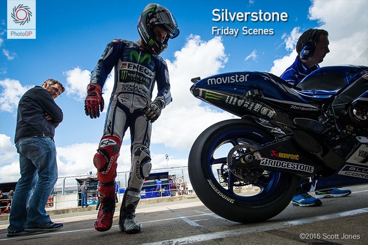 Jorge-Lorenzo-Silverstone-pit-lane-british motogp 2015