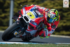 Andrea-Iannone-Phillip-Island-2015